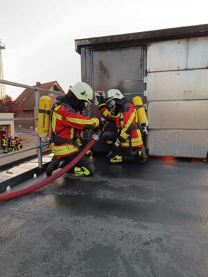 Foto des Albums: Übung im Brandgewöhnungscontainer