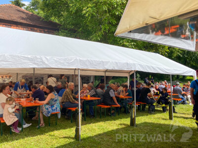 Foto des Albums: Feuerwehrwettkampf, Flohmarkt und Pollofahrten - Mesendorf feierte