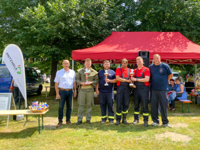 Foto des Albums: Feuerwehrwettkampf, Flohmarkt und Pollofahrten - Mesendorf feierte