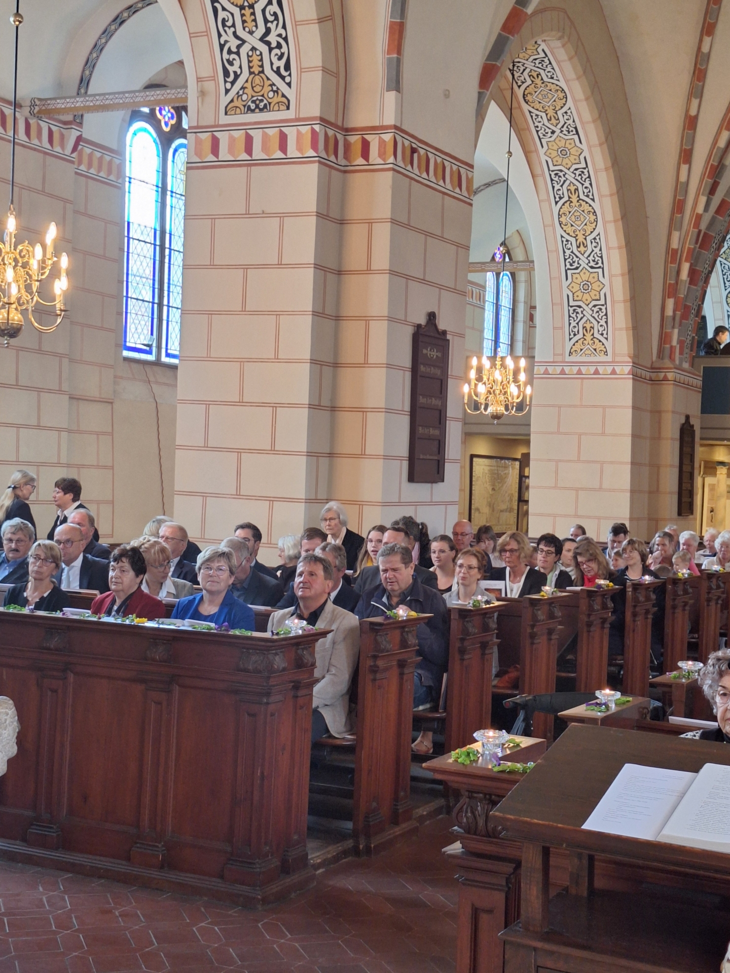 Bild: Schnappschüsse aus dem feierlichen Gottesdienst - Goldene Konfirmanden