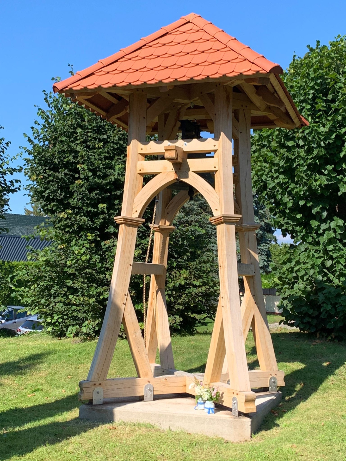 Bild: Glockenstuhl Vorbein2