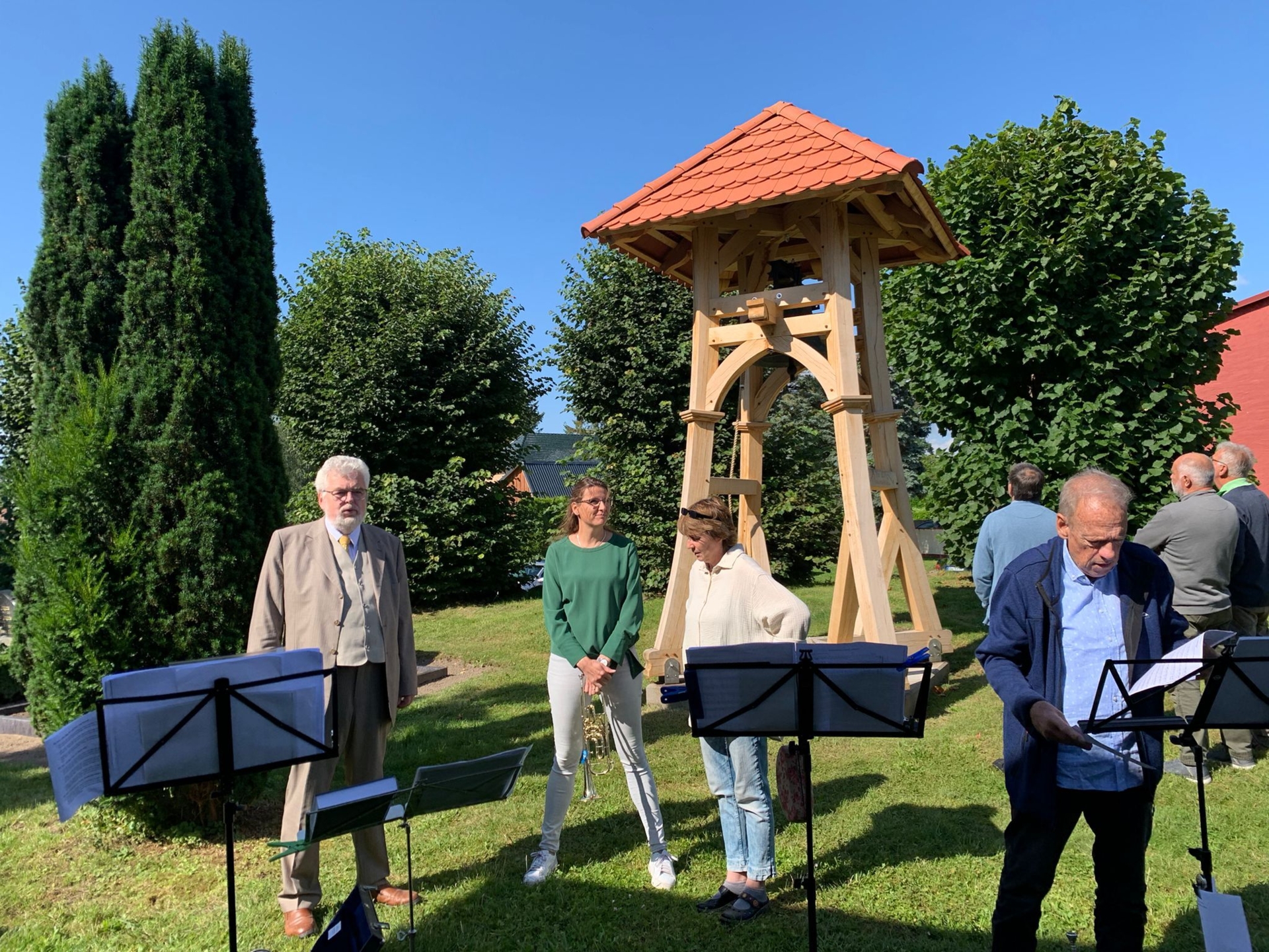 Bild: Glockenstuhlweihe Vorbein4