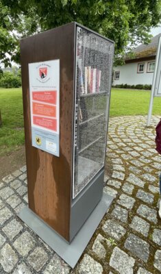 Neuer B&uuml;cherschrank in Neuenmarkt - Foto: Eva Gravogl  (Bild vergr&ouml;&szlig;ern)