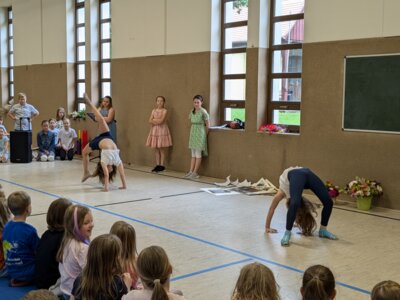 sportliche Tanzeinlage 