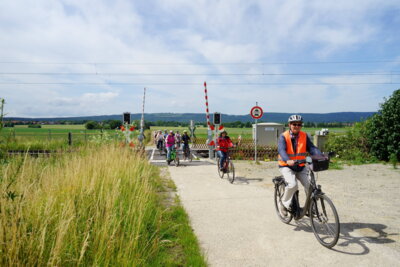 Bahn&uuml;bergang V&ouml;rie - wieder offen  (Bild vergr&ouml;&szlig;ern)