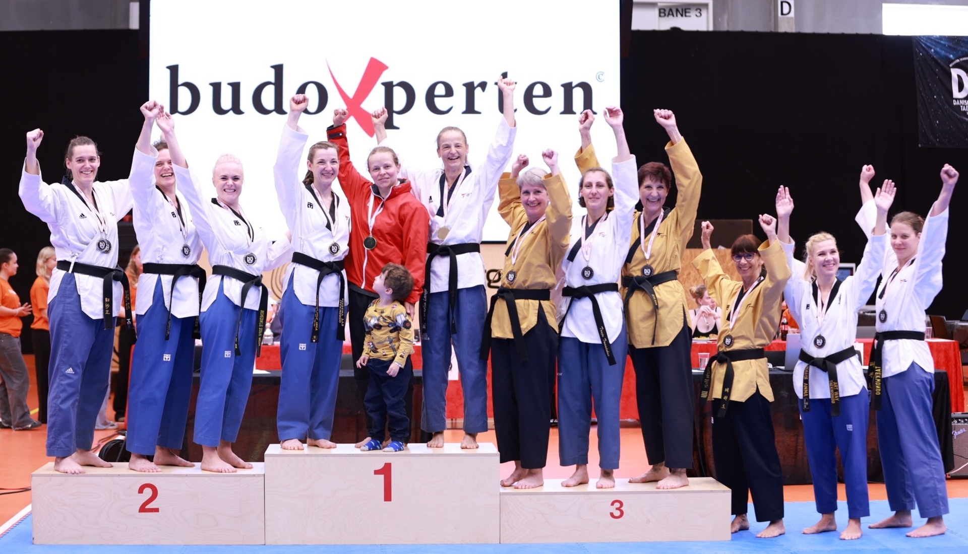 Bild: 13 TEAM O31 Female GOLD