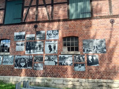 Bilderwand in Wolperode  (Bild vergr&ouml;&szlig;ern)