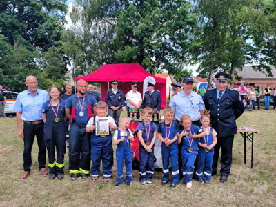 Foto des Albums: Beim Stadtjugendfeuerwehrtag traten rund 100 junge Brandschützer an