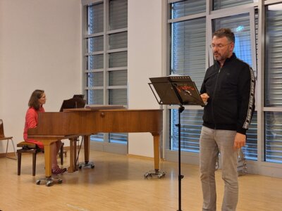 Fotoalbum Voller Saal zum Schuljahresende