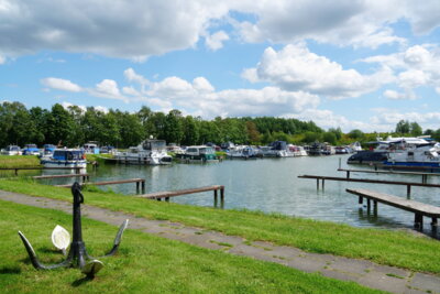 Yachthafen Idensen  (Bild vergr&ouml;&szlig;ern)