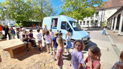 Foto des Albums: Eiswagen auf dem Schulhof