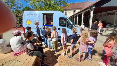 Foto des Albums: Eiswagen auf dem Schulhof