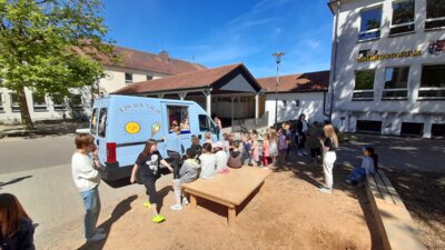 Foto des Albums: Eiswagen auf dem Schulhof