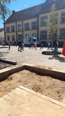Foto des Albums: Eiswagen auf dem Schulhof