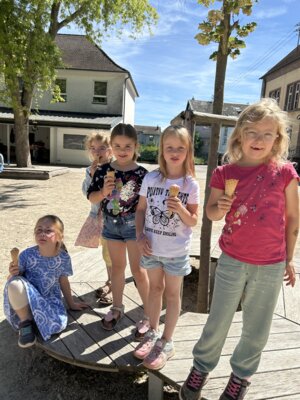 Foto des Albums: Eiswagen auf dem Schulhof