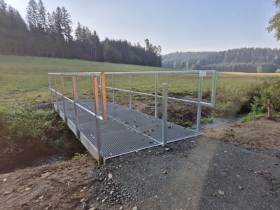 Queerung der Koser mit Hilfe der neu errichteten Br&uuml;cke  (Bild vergr&ouml;&szlig;ern)