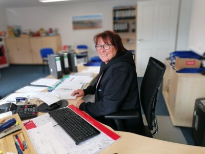 Vorschaubild: Ilona Witt (Büro) - gut gelaunt, kompetent und immer fröhlich