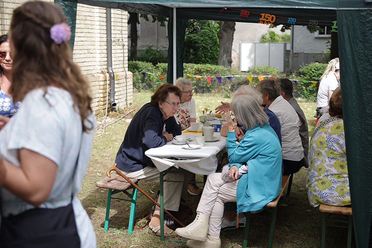Bild: Kirchenfest 2024 Kaffeeklatsch