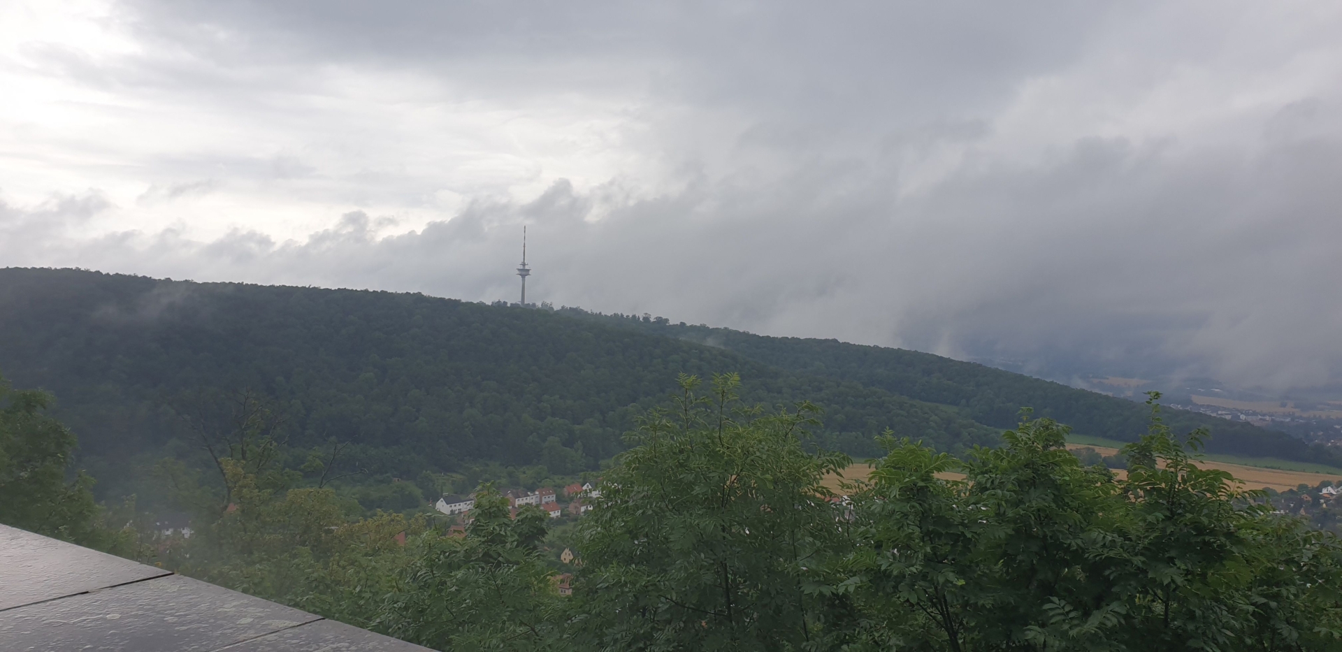 Bild: 2024-07-14-Solling-2 Burg Plesse, der Regen hört auf-kl