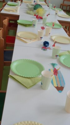 Beim Abschiedsfest der Vorschulkinder war nach dem Kinobesuch ein leckeres Essen angesagt.  (Bild vergr&ouml;&szlig;ern)