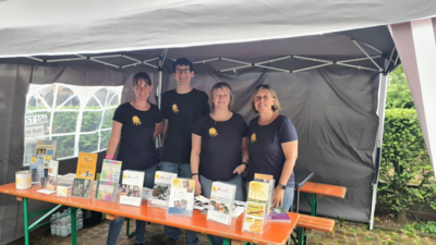 Heike Klemm, Helmut Landerer, Alexandra Christmann und Petra Schwind am Stand von Wir DABEI! 