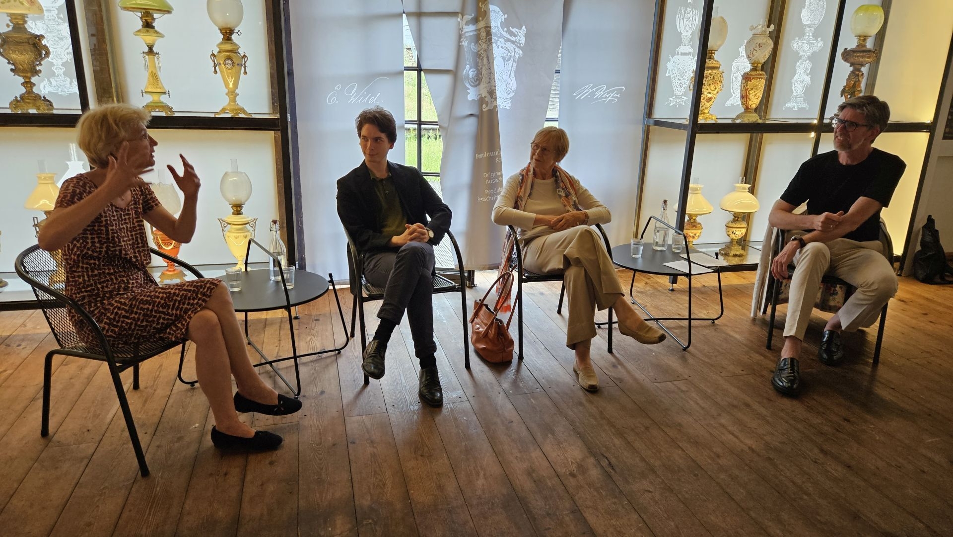 Bild: Gesprächsrunde in Glashütte (v.l.): Antje Weithaas, Theo Platz, Heike Hoffmann, Moderator Frederik Hanssen.