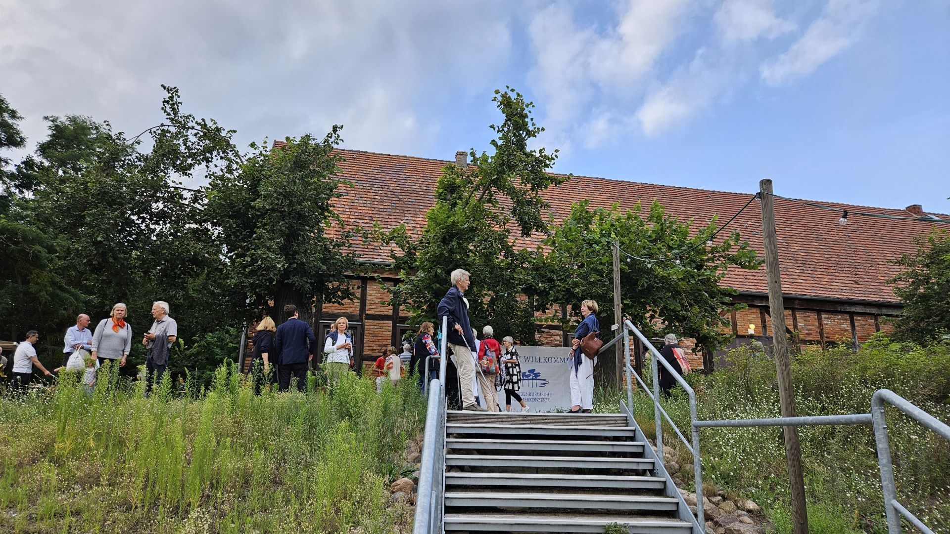 Bild: Konzertstimmung vor der Alten Hütte in Glashütte.