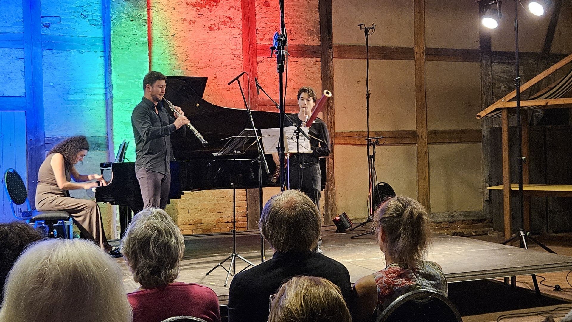 Bild: Kiveli Dörken, Philippe Tondre und Theo Plath (v.l.) in Glashütte.
