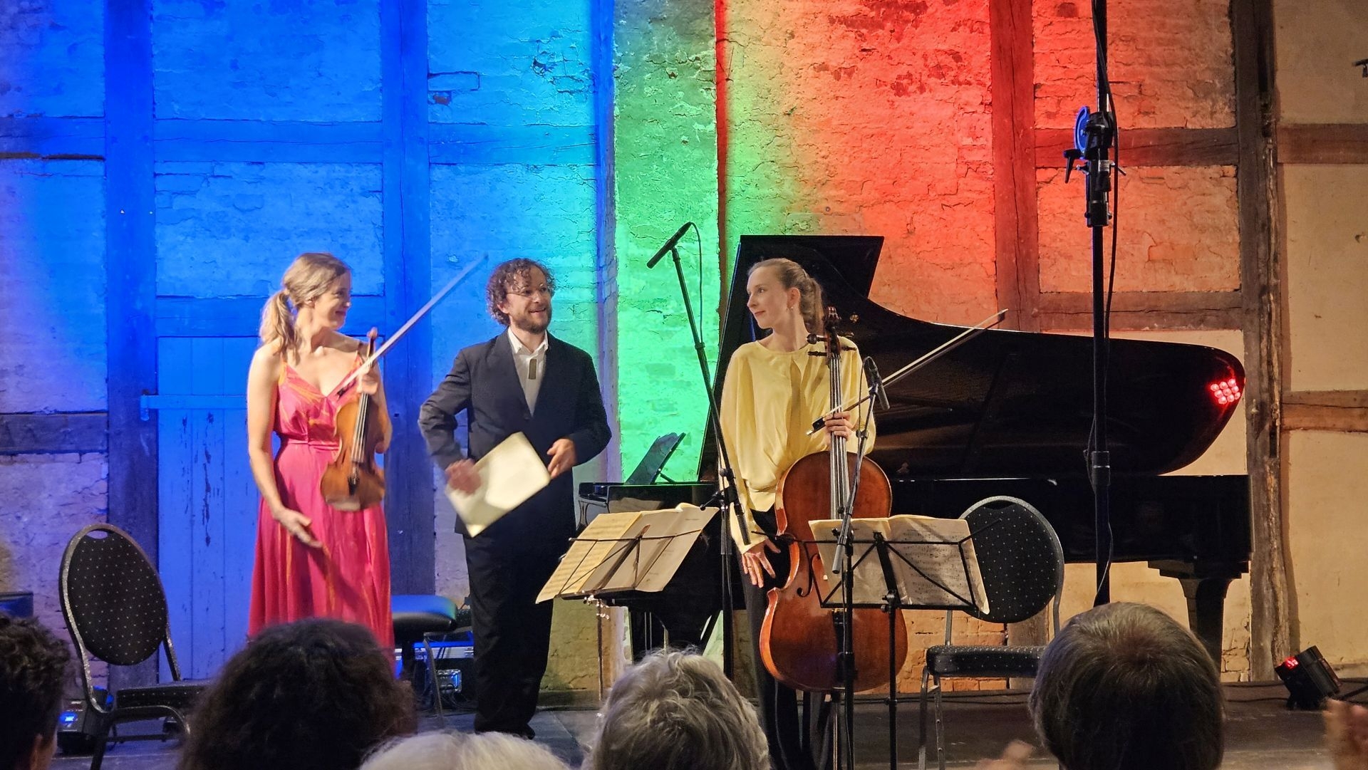 Bild: Vilde Frang, Martin Helmchen, Marie-Elisabeth Hecker (v.l.) in Glashütte.
