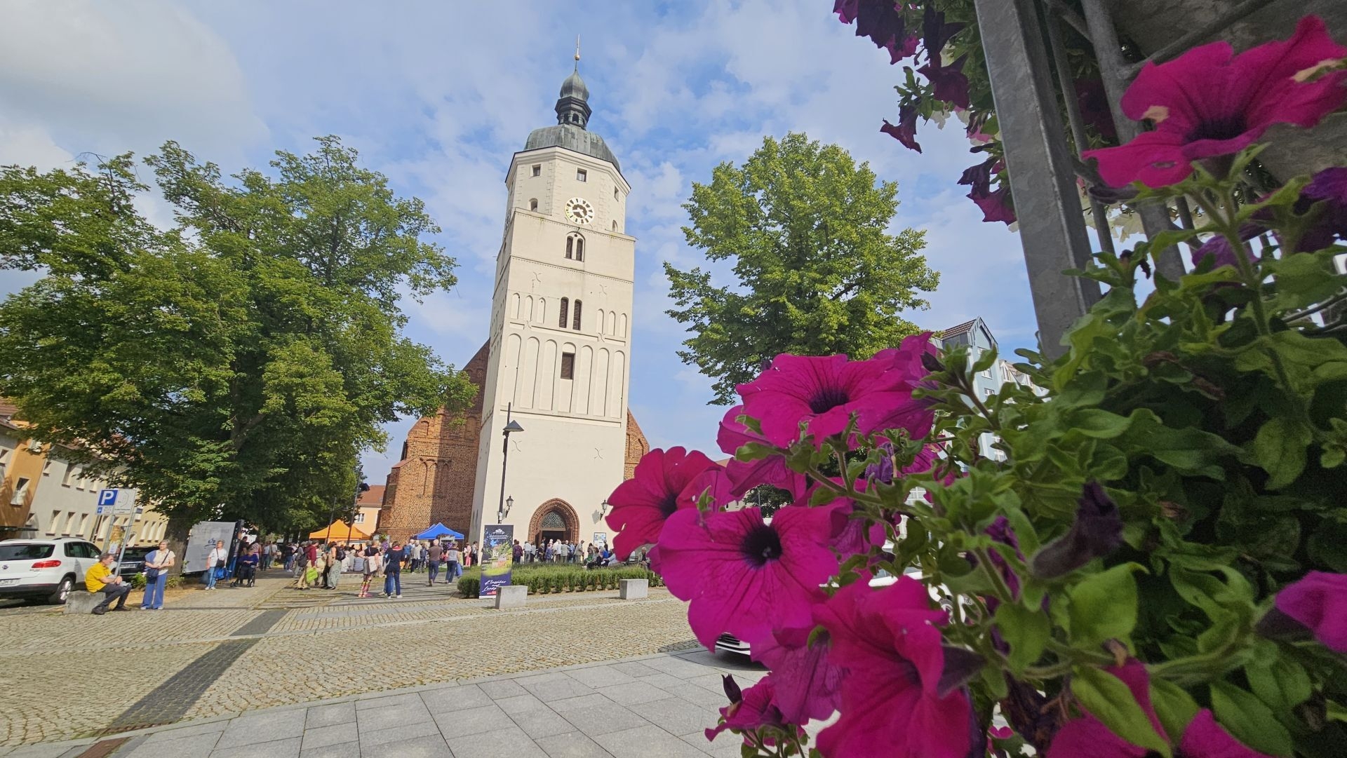 Bild: Die Paul-Gerhardt-Kirche Lübben am Festivaltag.