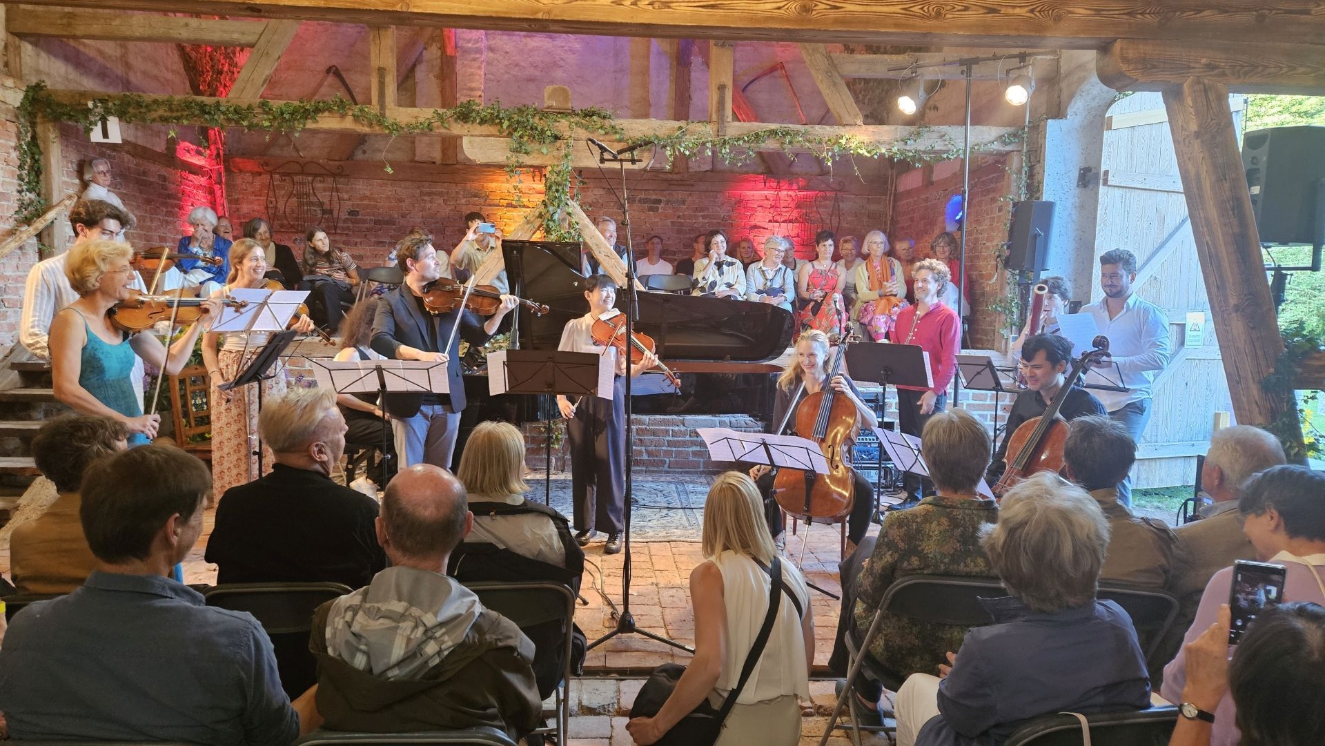 Bild: Finale in der Scheune der Drauschemühle in Bornsdorf: eine Festival-Hymne nach dem Klassiker