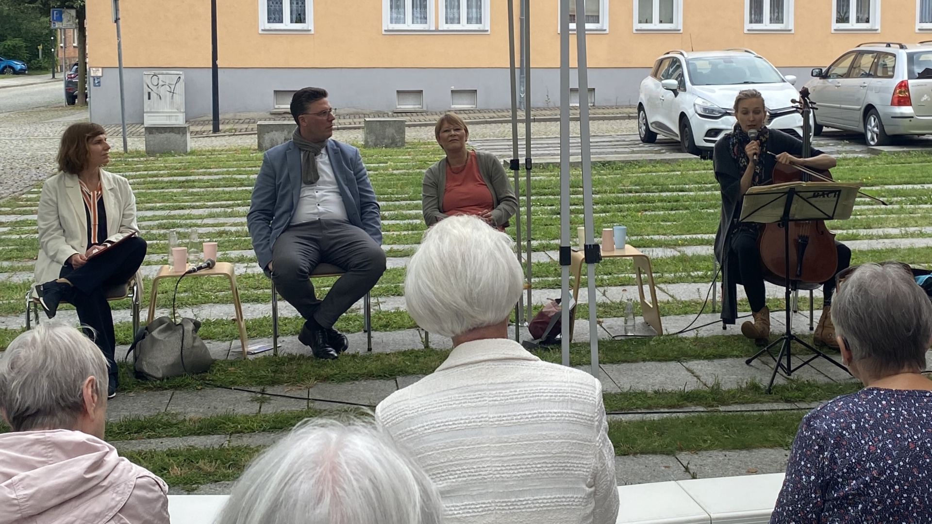 Bild: Gesprächsrunde in Lübben (v.l.) mit Moderatorin Carmen Gräf, Timon Heinrich, Dorothee Land und Marie-Elisabeth Hecker.