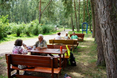 Auf dem Obsthof -1  (Bild vergr&ouml;&szlig;ern)