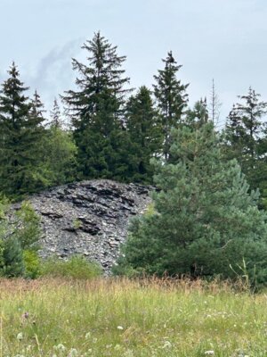 Der Bergbau hat seine Spuren hinterlassen  (Bild vergr&ouml;&szlig;ern)
