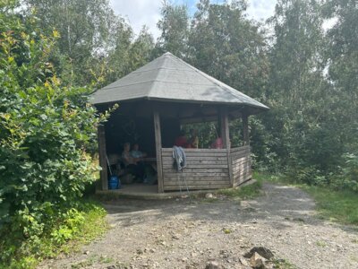 Schutzh&uuml;tte an der Granetalsperre  (Bild vergr&ouml;&szlig;ern)