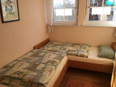 Kinderzimmer mit Einzelbetten  (Bild vergr&ouml;&szlig;ern)