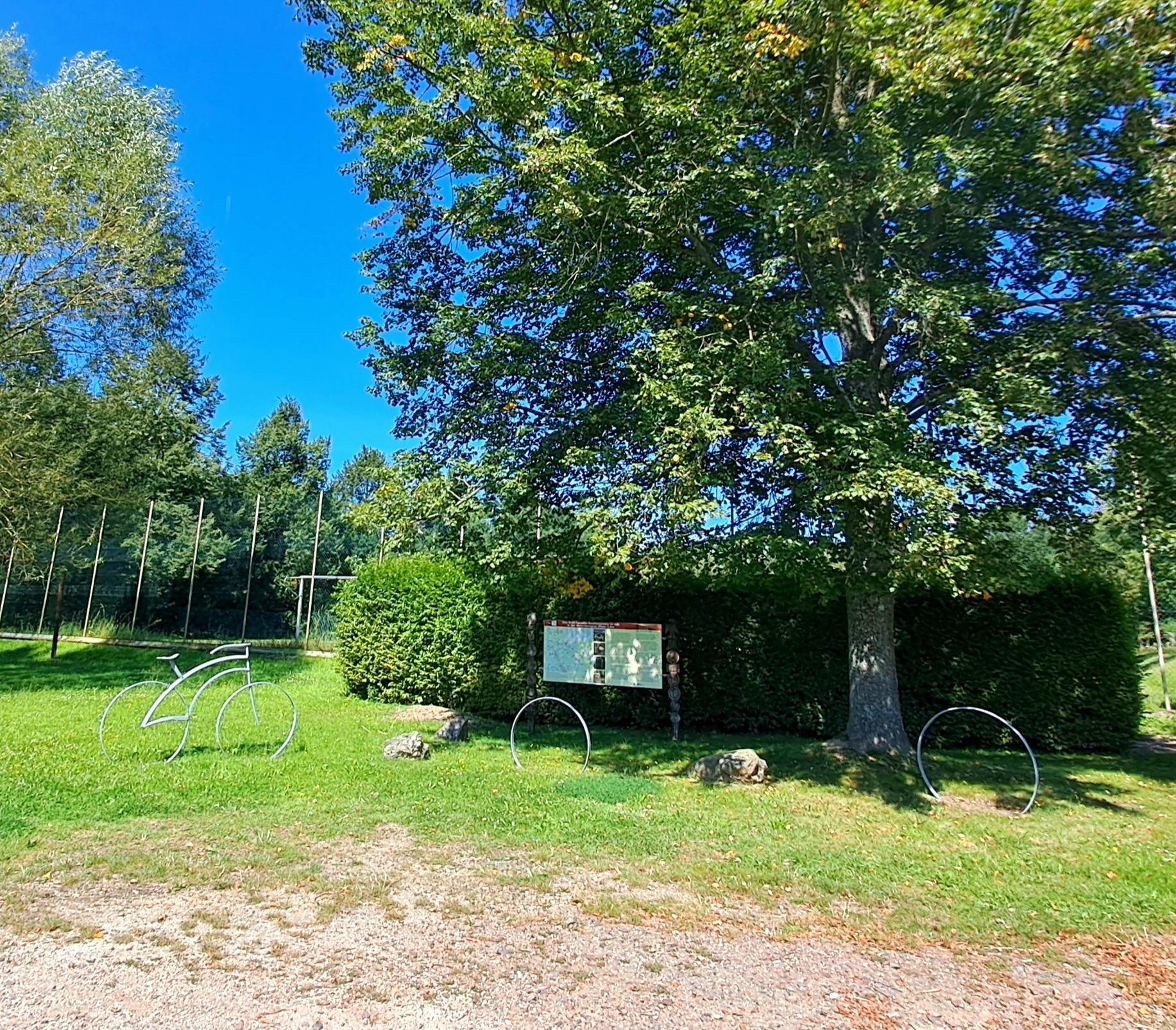 Bild: Start am Limeswanderparkplatz am Sportplatz