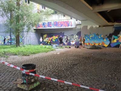 Br&uuml;ckenkunst?  (Bild vergr&ouml;&szlig;ern)