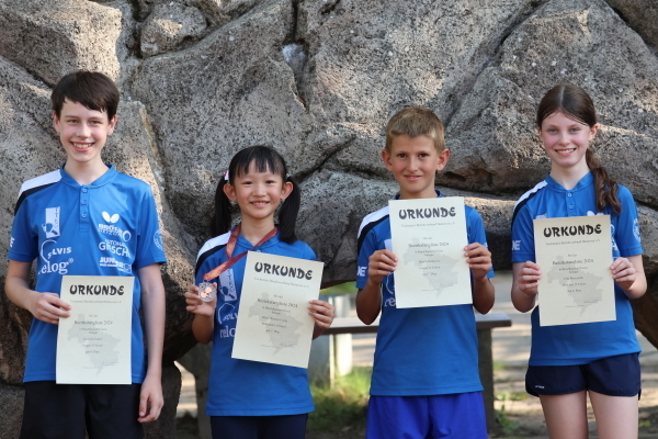 Bild: vlnr. Leopold, Klara, Danilo und Ella vertreten den TTK bei der Bezirksrangliste