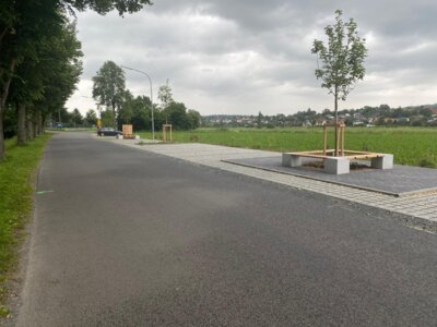 Der neue Park- und Rastplatz am Ortseingang Lanzendorf  (Bild vergr&ouml;&szlig;ern)
