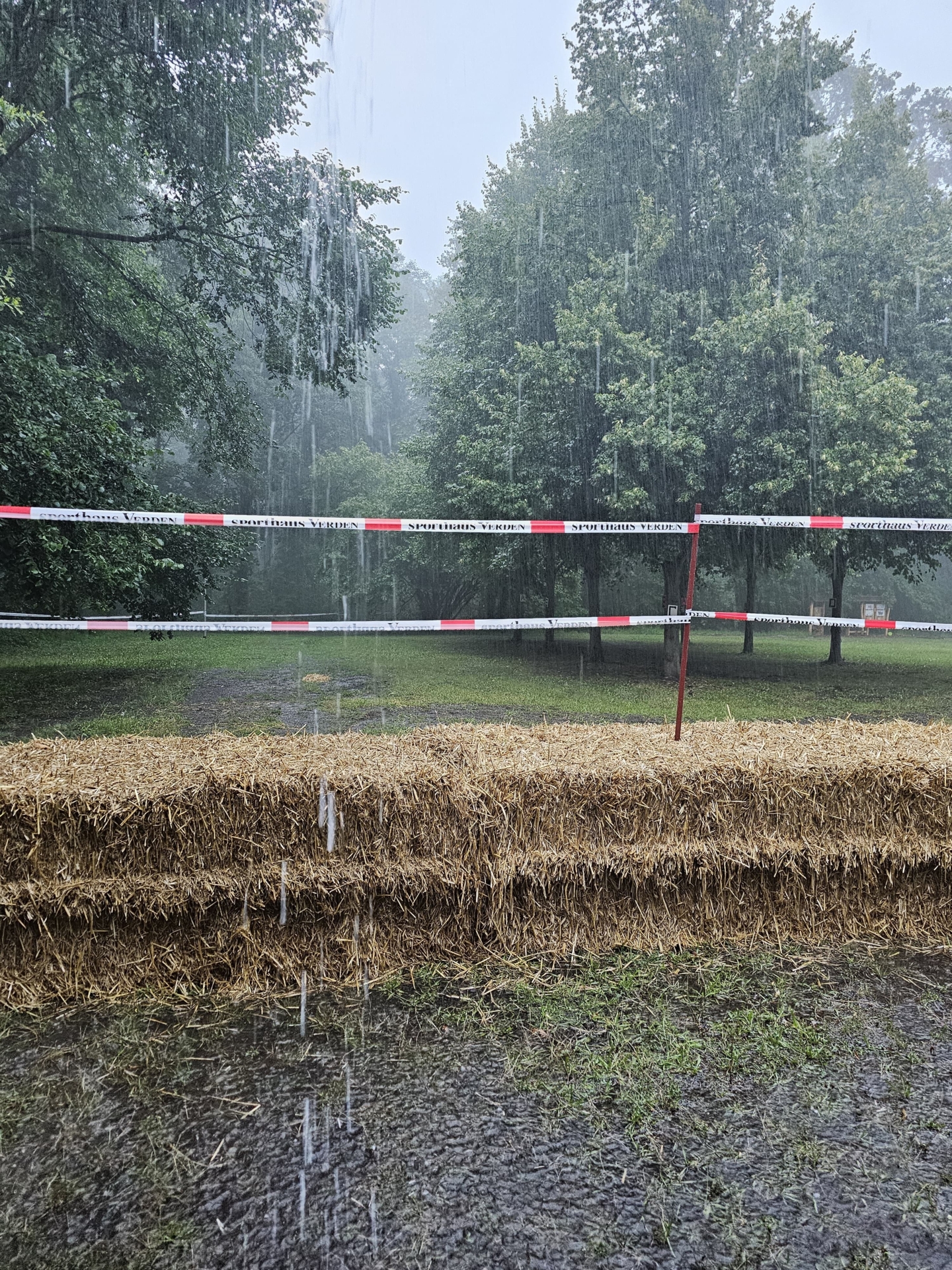 Bild: Zum Glück kam der Regen vor dem Fest...
