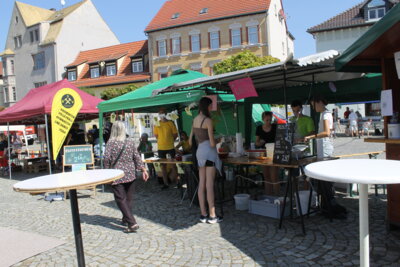 Vorschaubild: ... ob Waffeln, Quarkkeulchen, Roster, Fußballersteaks oder Fischbrötchen - für jeden Geschmack war etwas dabei ...