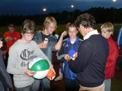 Foto des Albums: Einweihung Kunstrasen - Der Ball rollt!