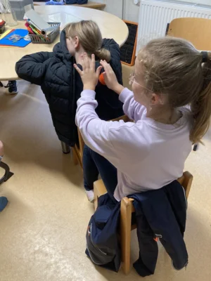 Entspannungsgeschichte mit Igelball-Massage  (Bild vergr&ouml;&szlig;ern)