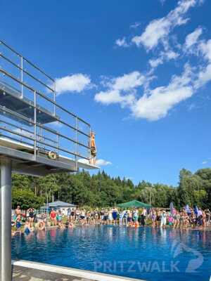 Foto des Albums: Neptunfest 2024 mit Sprungkunst und Schaumparadies