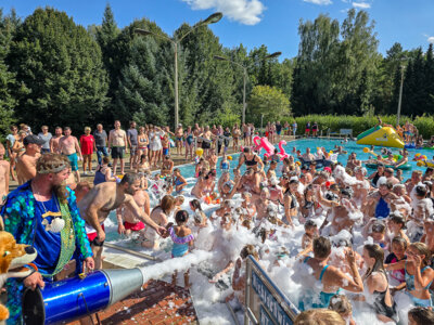 Foto des Albums: Neptunfest 2024 mit Sprungkunst und Schaumparadies