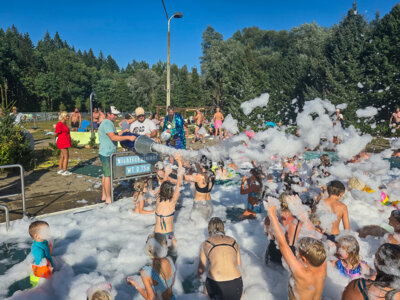 Foto des Albums: Neptunfest 2024 mit Sprungkunst und Schaumparadies