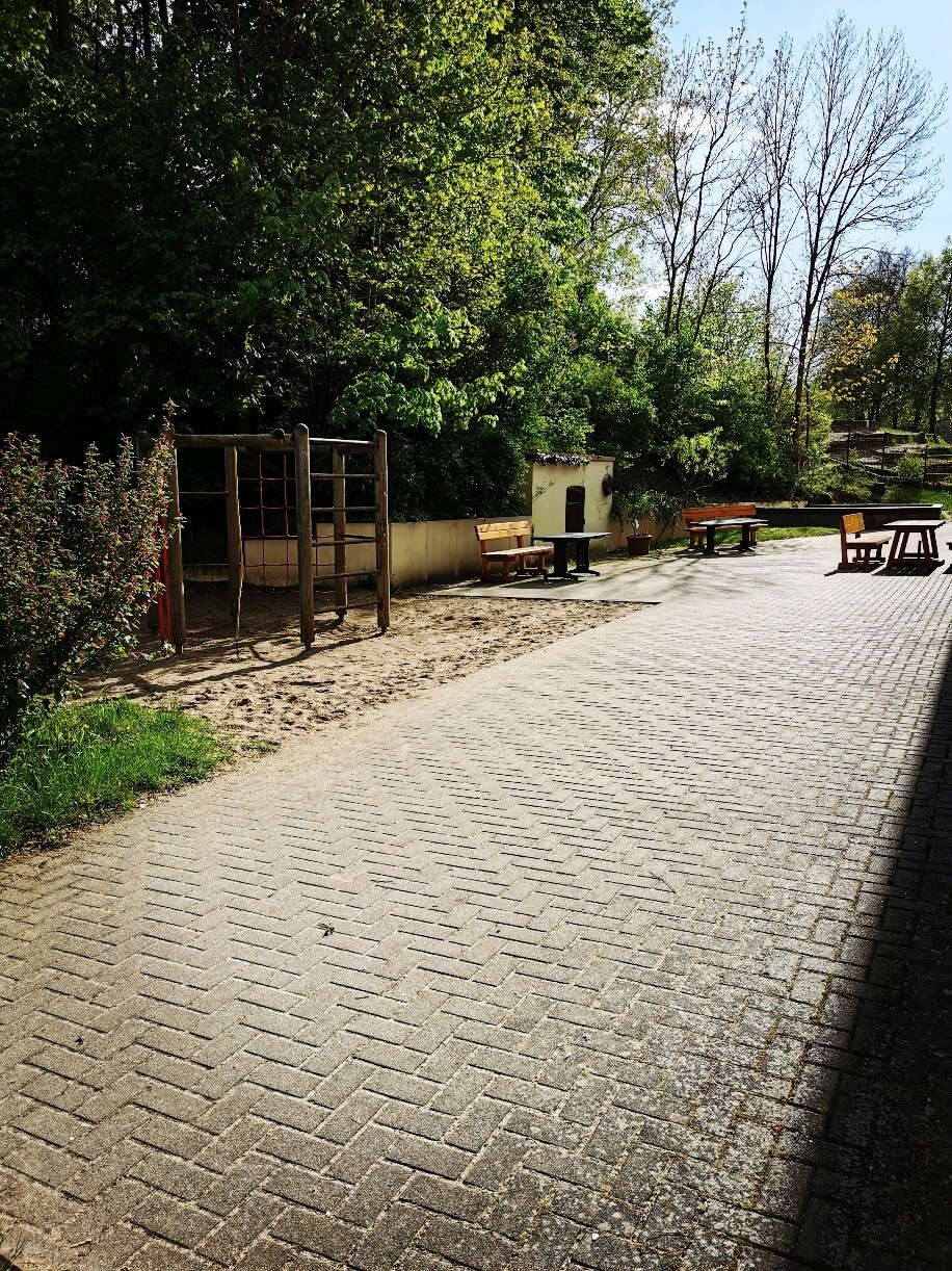 Bild: Spielfläche auf dem Hof