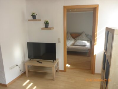 wohnzimmer mit blick ins schlafzimmer  (Bild vergr&ouml;&szlig;ern)