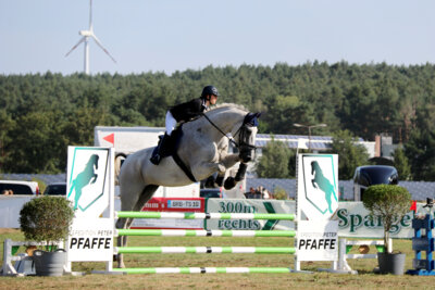 Lorea Lehmann mit Colossus  (Bild vergr&ouml;&szlig;ern)
